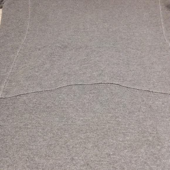 ⬇️Volcom french terry lined short sleeve hoodie - Picture 9 of 10